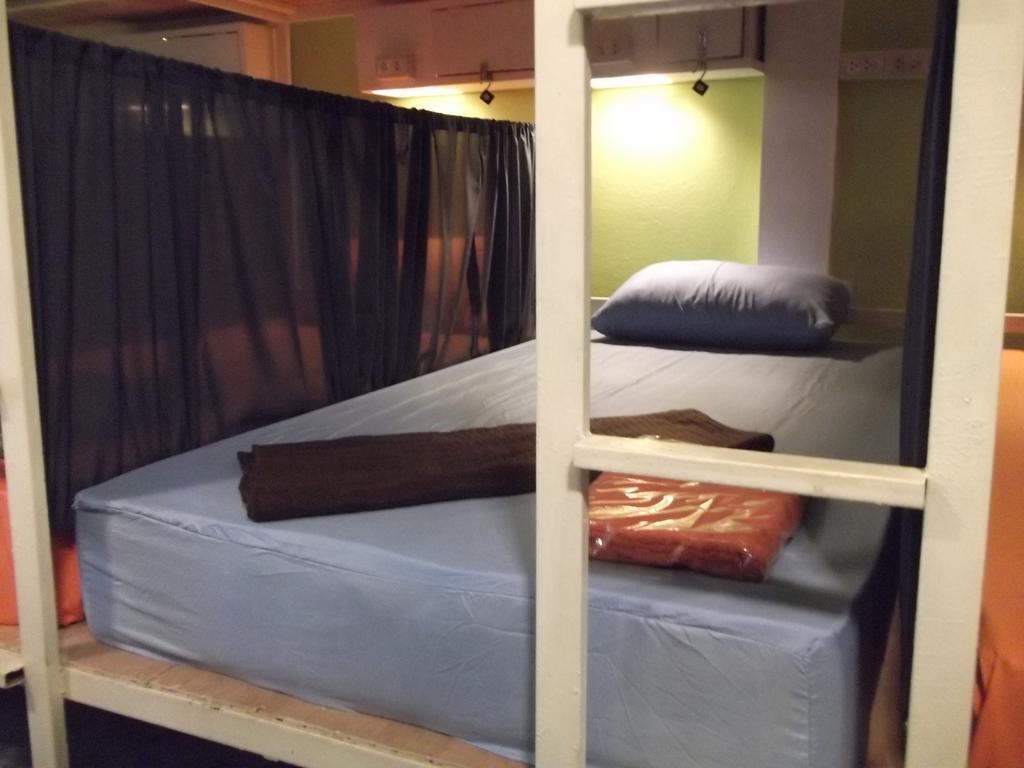 Sleep Tight Hostel At Koh Phangan Haad Rin Room photo